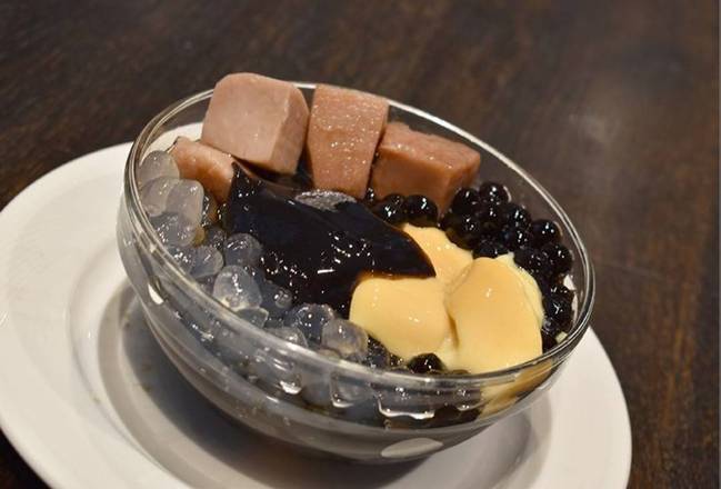 Grass Jelly tapioca with milk /鮮奶什錦仙草